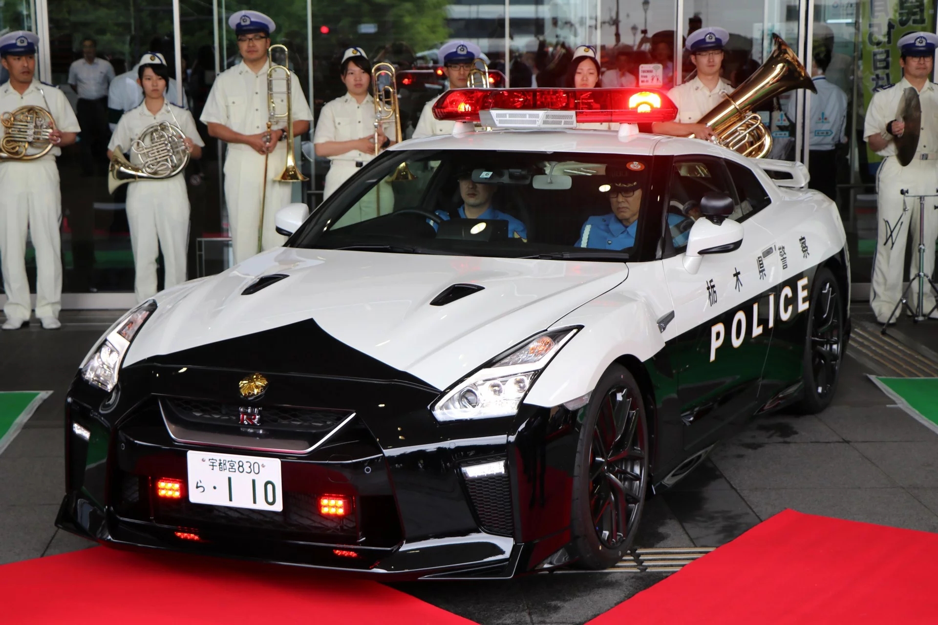 "بالصور" نيسان GT-R تدخل الخدمة رسميا بأسطول الشرطة اليابانية 7