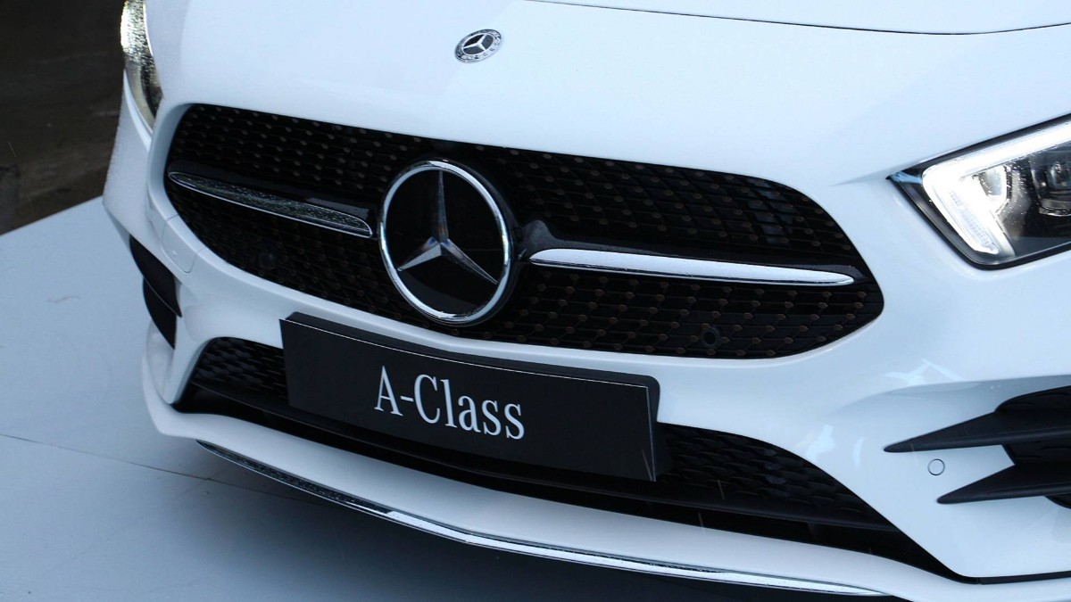 الكشف عن أسعار مرسيدس A-Class سيدان اقتصادية التكلفة 55