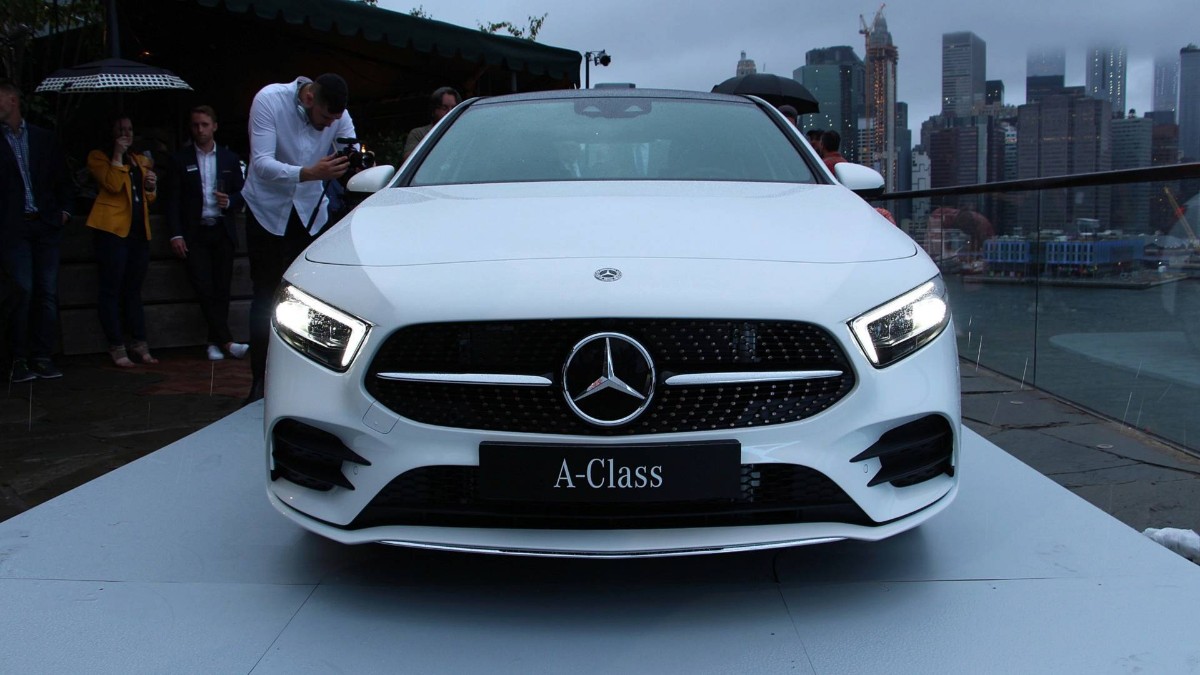 الكشف عن أسعار مرسيدس A-Class سيدان اقتصادية التكلفة 58