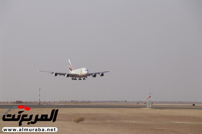 "بالفيديو والصور" لحظة هبوط أكبر طائرة في العالم بمطار الملك خالد الدولي 1