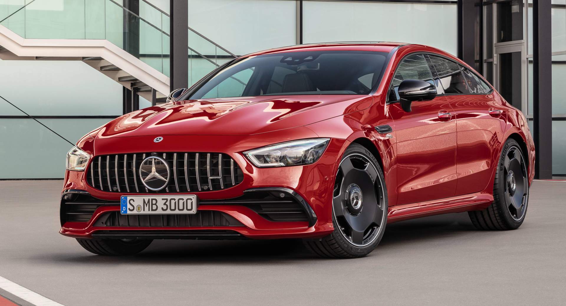 مرسيدس GT AMG “النسخة الرخيصة” تنطلق رسمياً بسعر 417 ألف ريال