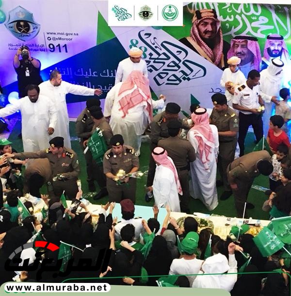 "بالصور" المرور السعودي يشارك المواطنين الاحتفال باليوم الوطني 88 9