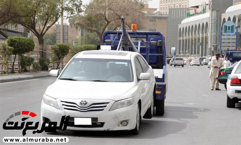 سحب سيارة بداخلها طفلة نائمة في موقف بمكة 1