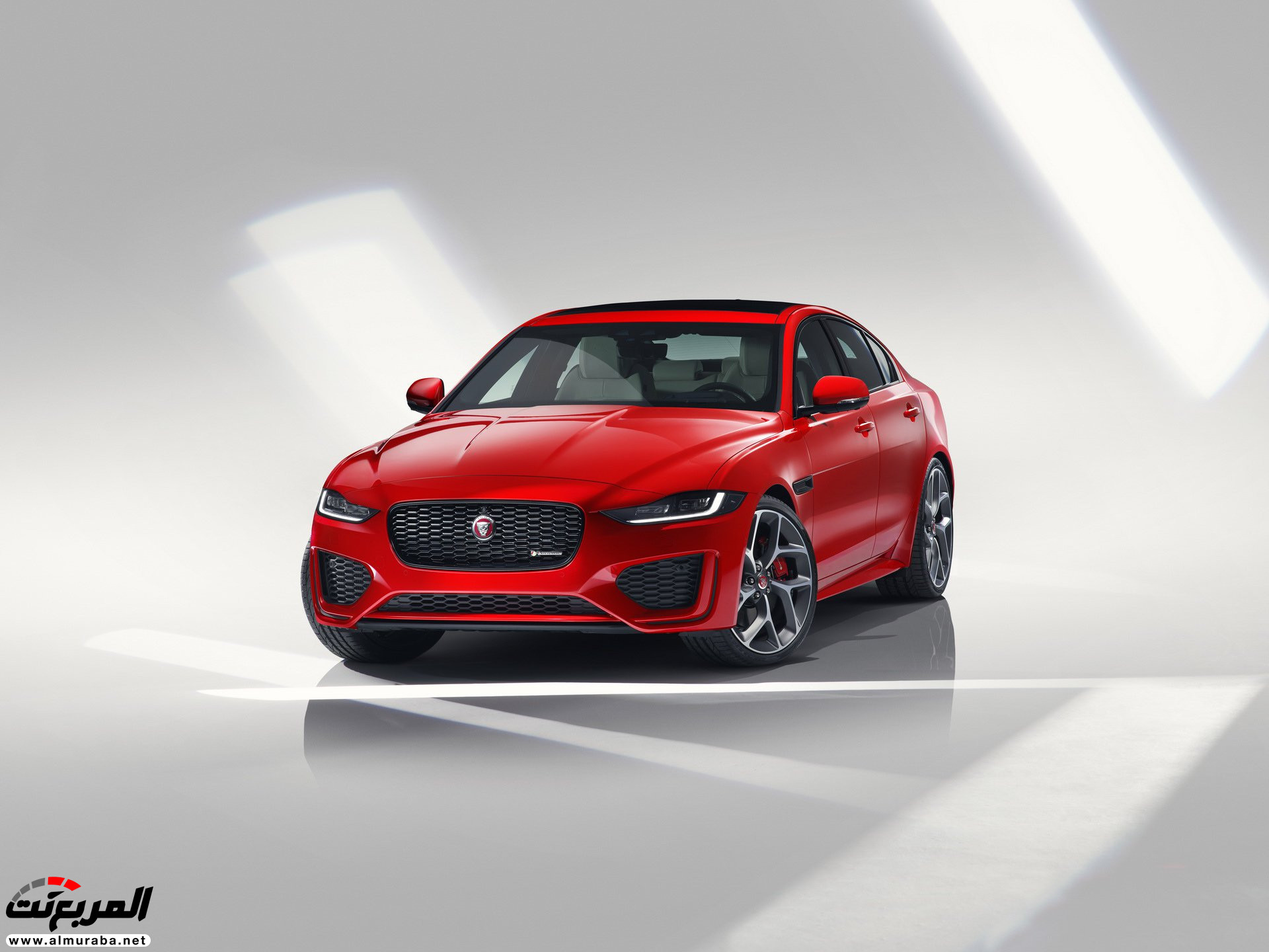 جاكوار XE 2020 المحدثة تأتي بتصميم أكثر رياضية 7