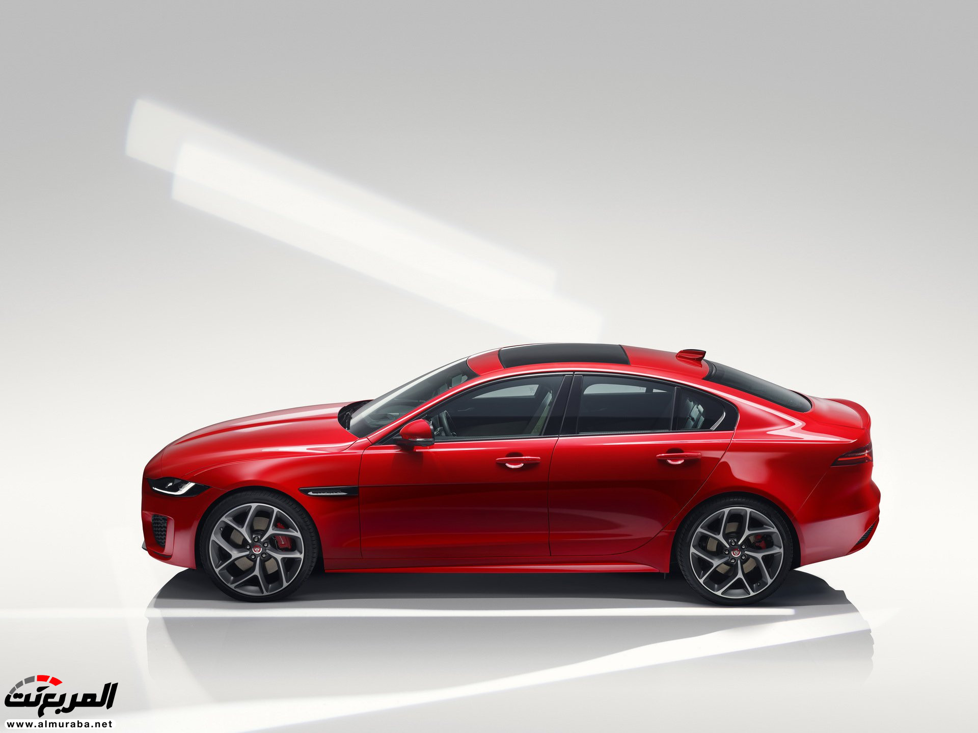 جاكوار XE 2020 المحدثة تأتي بتصميم أكثر رياضية 10