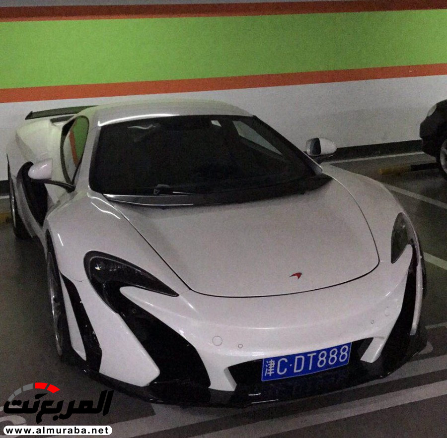 مكلارين 650S مقلّدة تحطم مقدمتها أثناء النزول إلى مرآب أسفل الأرض 4