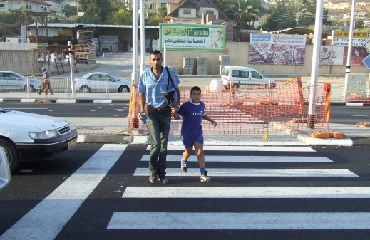 معلومات يجب معرفتها عن عبور الطريق بواسطة المشاة