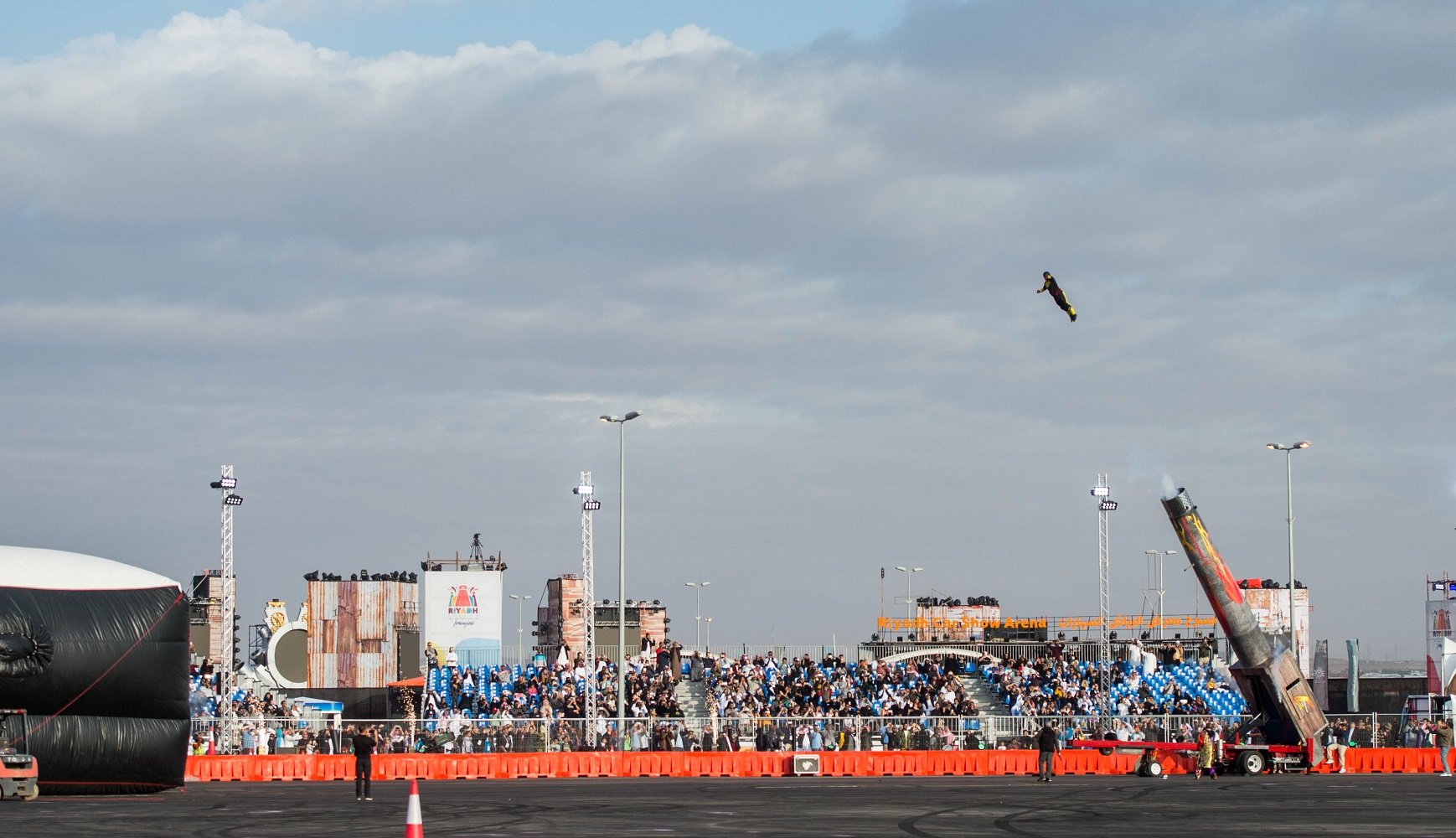 تعرف على فعالية المدفع البشري في معرض الرياض للسيارات 2019 3