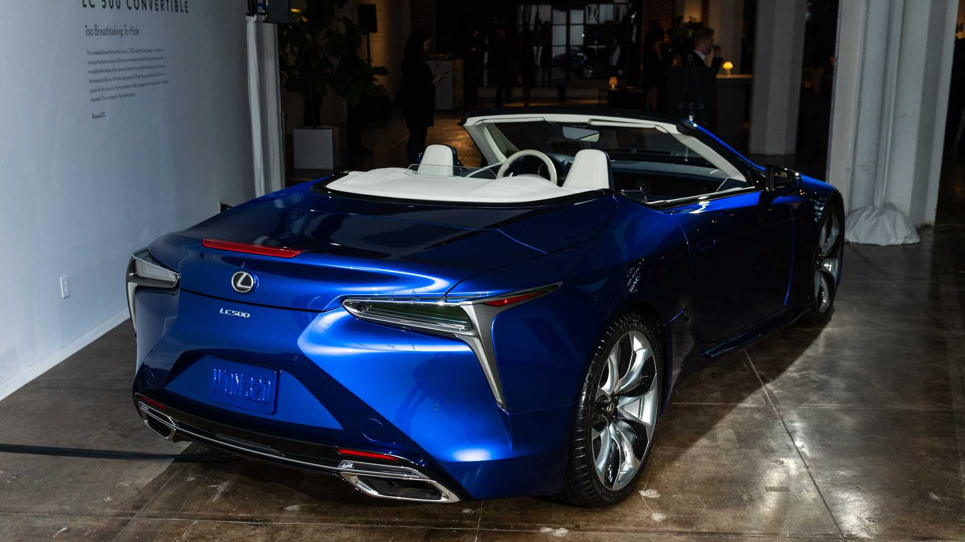 تدشين لكزس LC 500 كشف في معرض لوس أنجلوس للسيارات 18