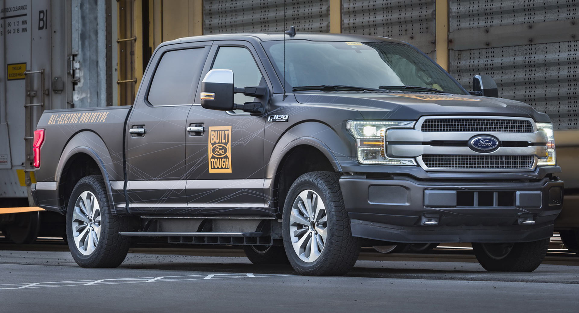 فورد F-150 الكهربائية قد تستخدم 4 محركات!