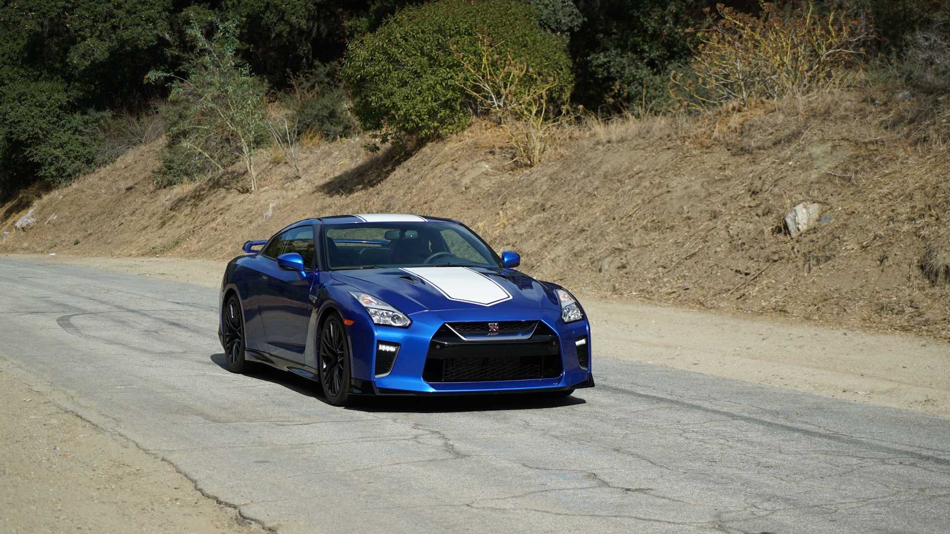 نيسان توضح أسباب تأخرها في تحديث شكل GT-R 9