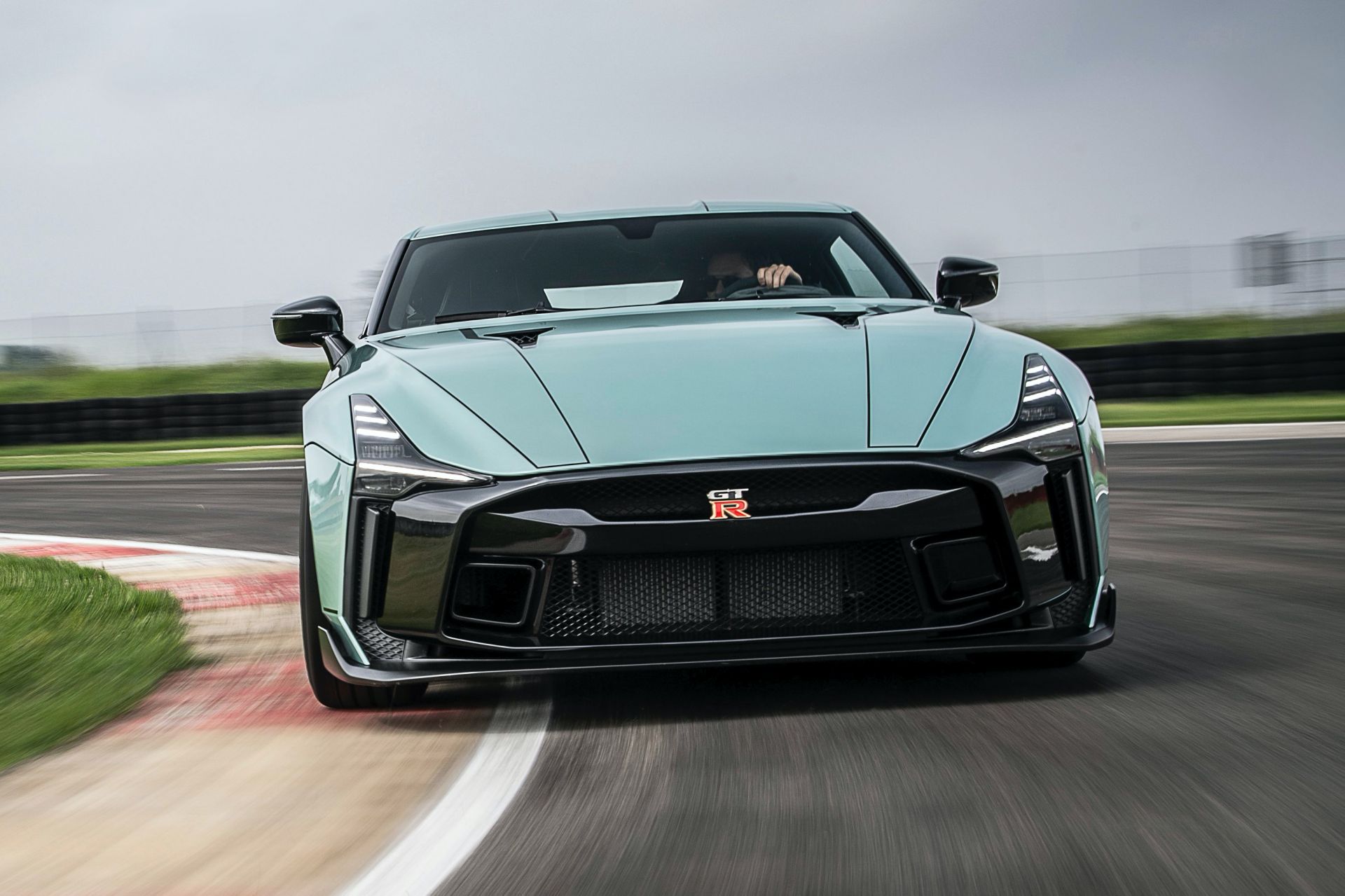 نيسان GT-R50 تكشف نفسها رسمياً بـ 4 مليون ريال 4