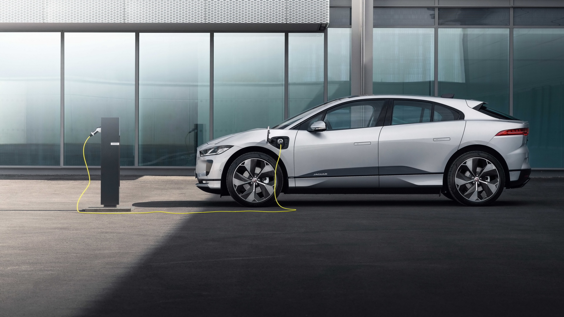 جاكوار I-Pace موديل 2021 تنطلق بتصميم محدث وتقنيات جديدة 5