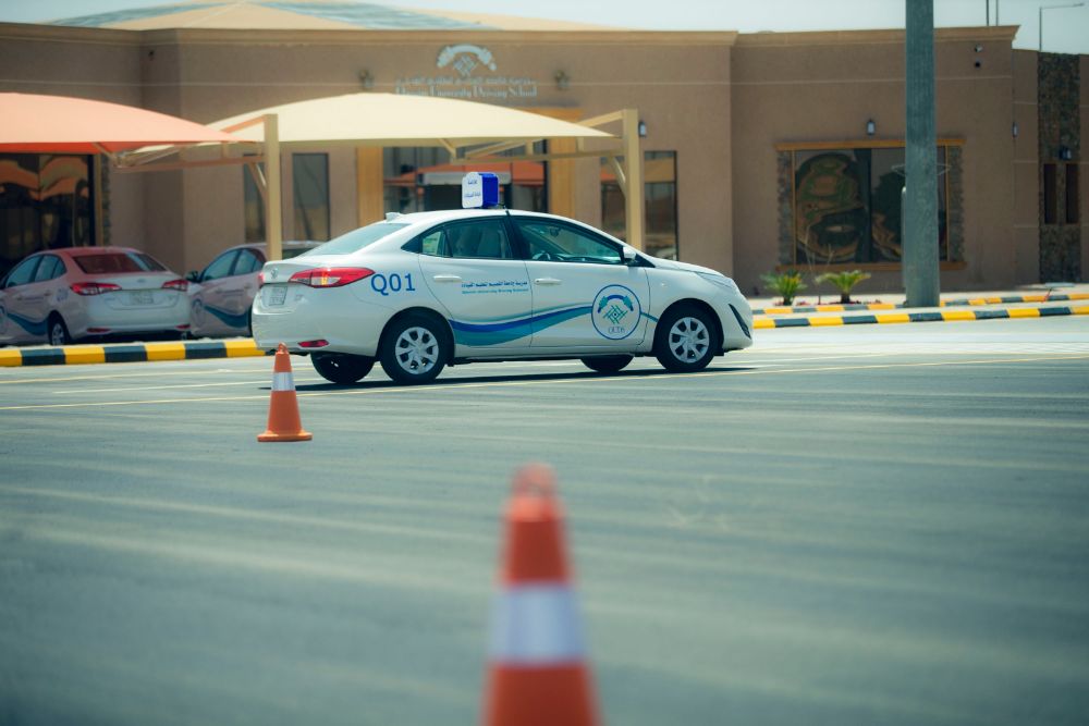 عودة العمل في مدارس تعليم القيادة بشكل تدريجي بدءاً من اليوم