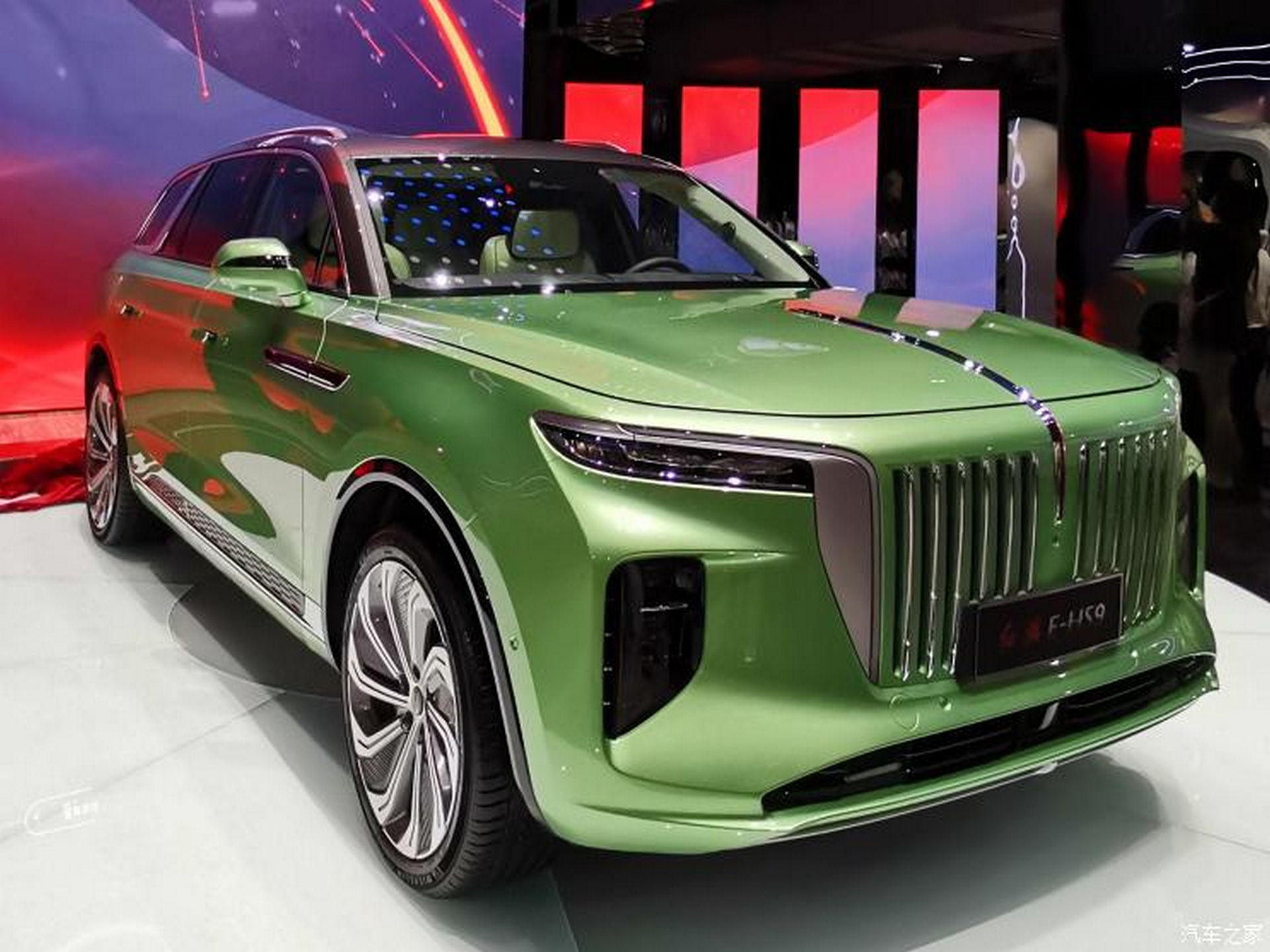 هونغ تشي E-HS9 SUV الفاخرة تكشف نفسها رسمياً 12