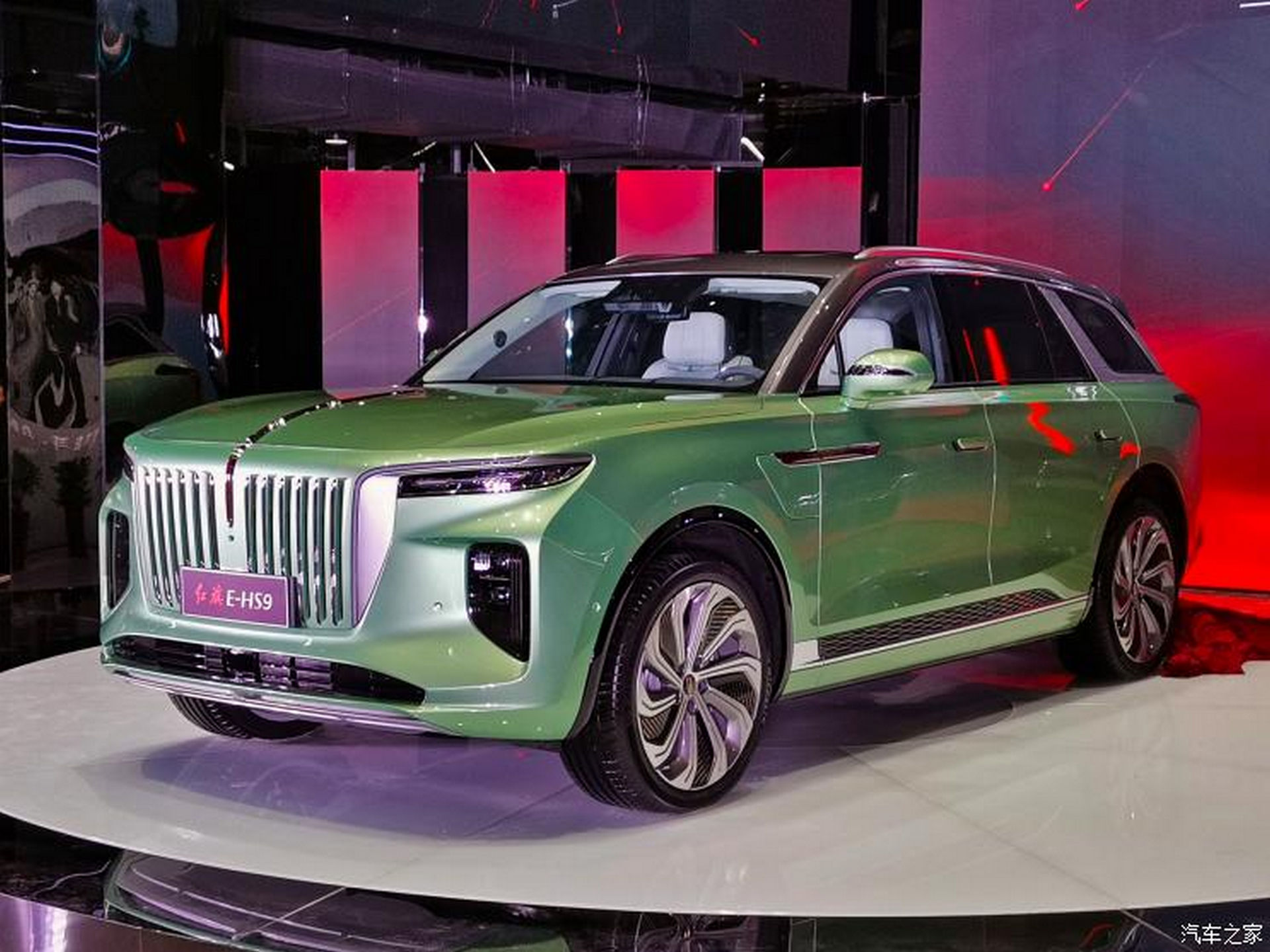 هونغ تشي E-HS9 SUV الفاخرة تكشف نفسها رسمياً 14