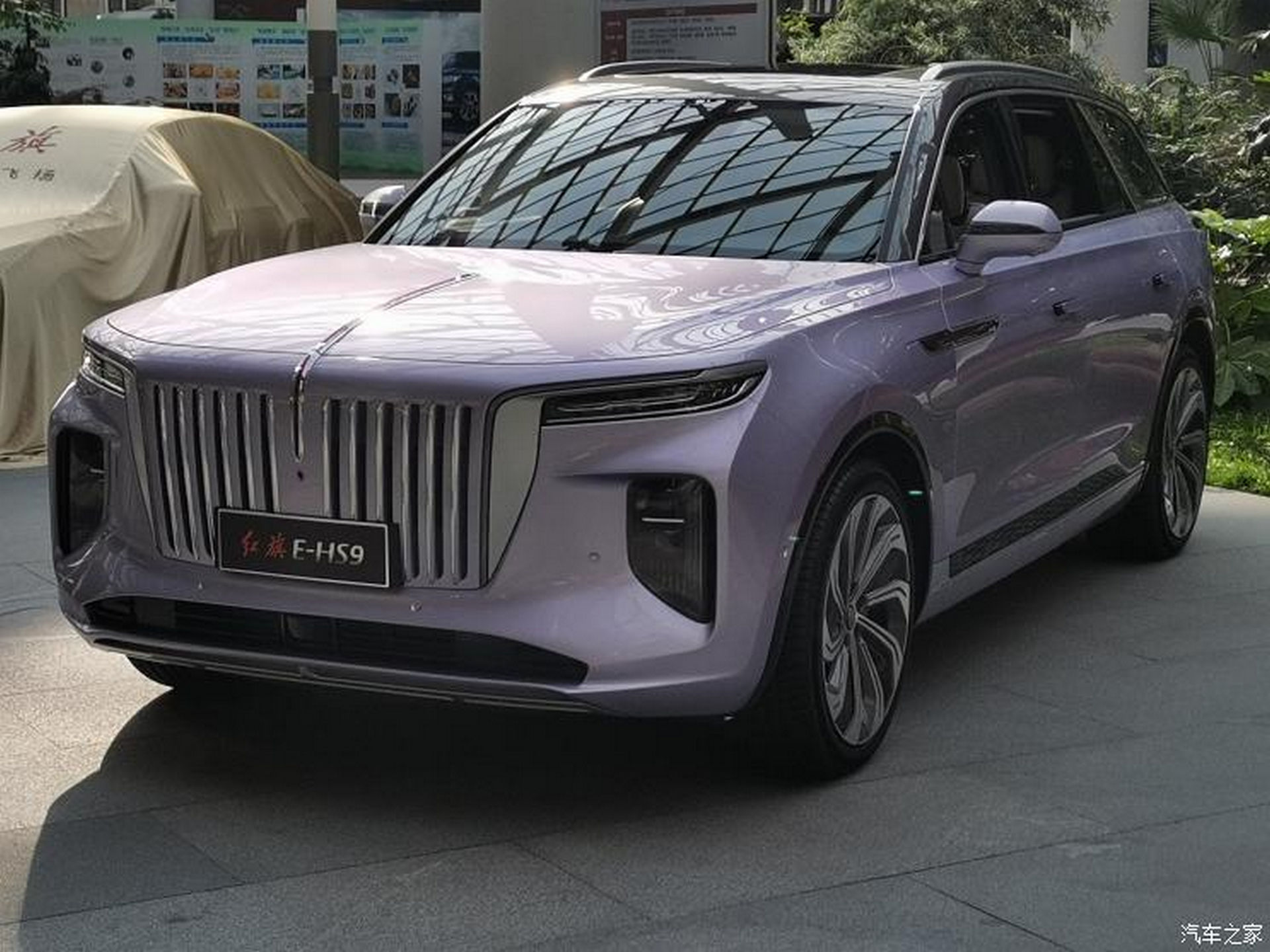 هونغ تشي E-HS9 SUV الفاخرة تكشف نفسها رسمياً 1