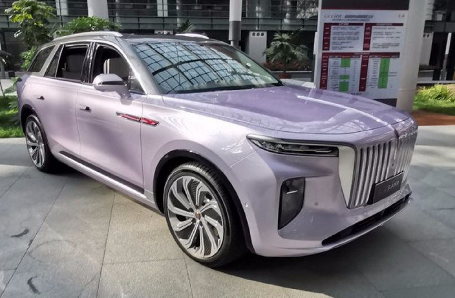 هونغ تشي E-HS9 SUV الفاخرة تكشف نفسها رسمياً 3