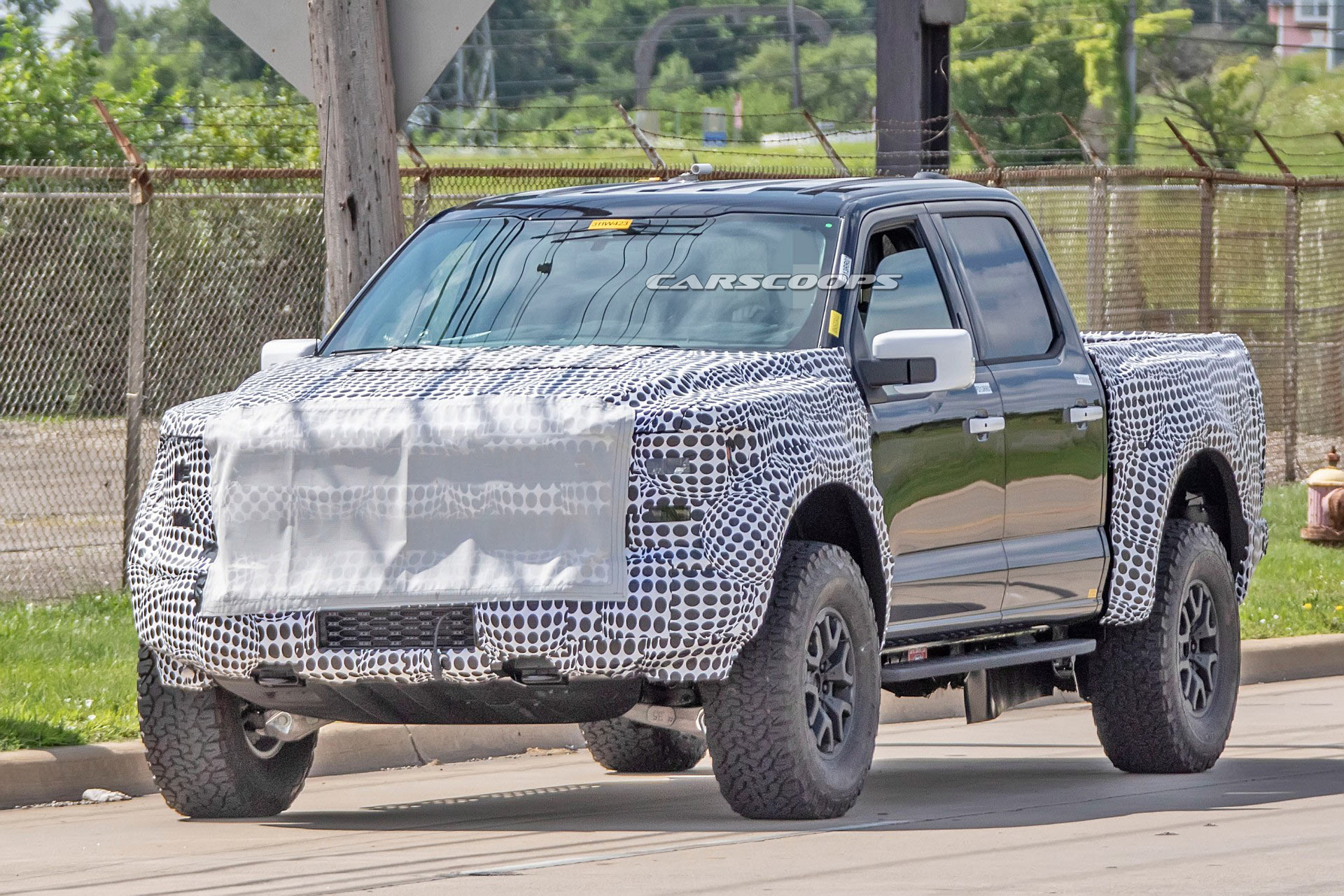 فورد F-150 رابتر 2021 تظهر أثناء اختبارها 12