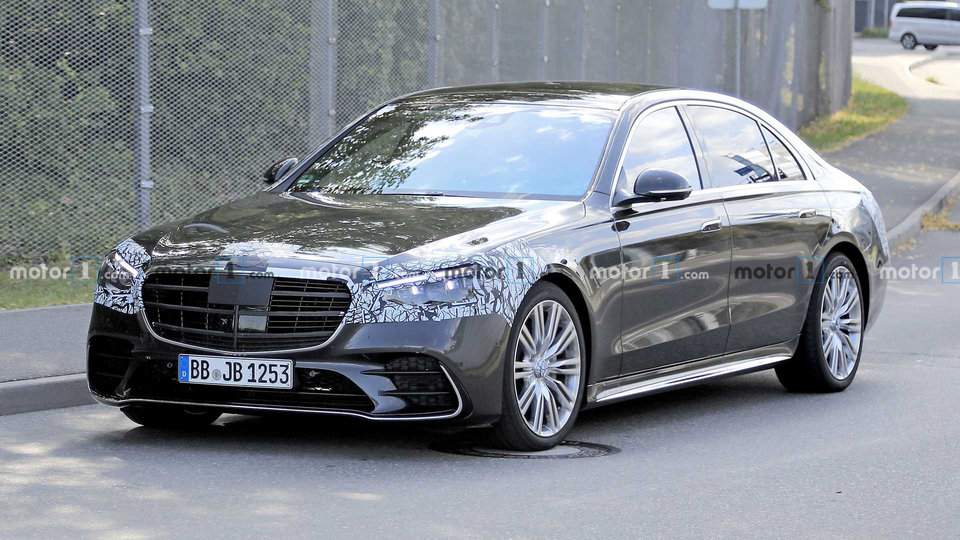 مرسيدس S-Class 2021 تظهر في فيديو تجسسي بتمويهات خفيفة 7