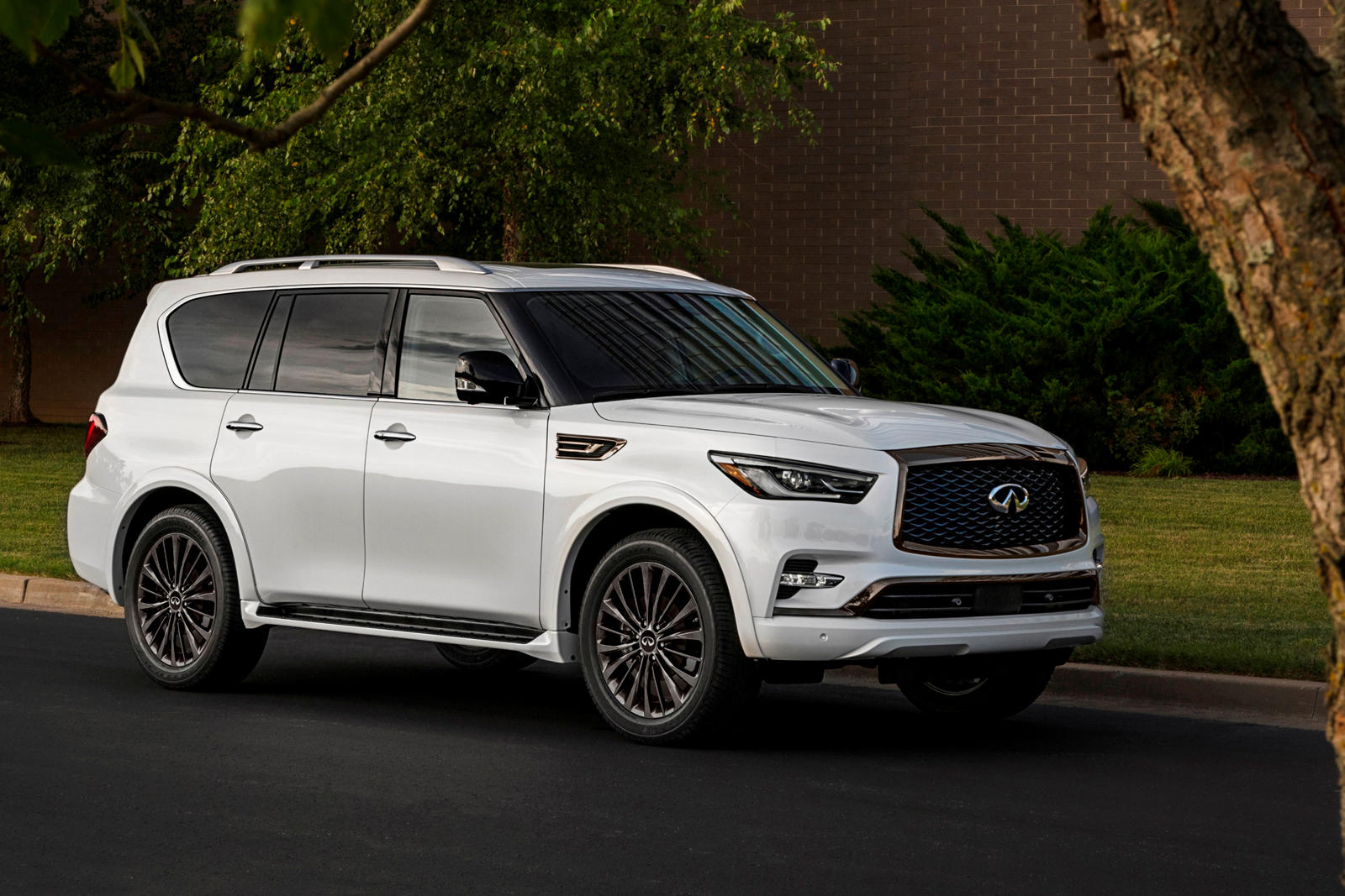 انفينيتي QX80 تحصل على تحديثات جديدة 1