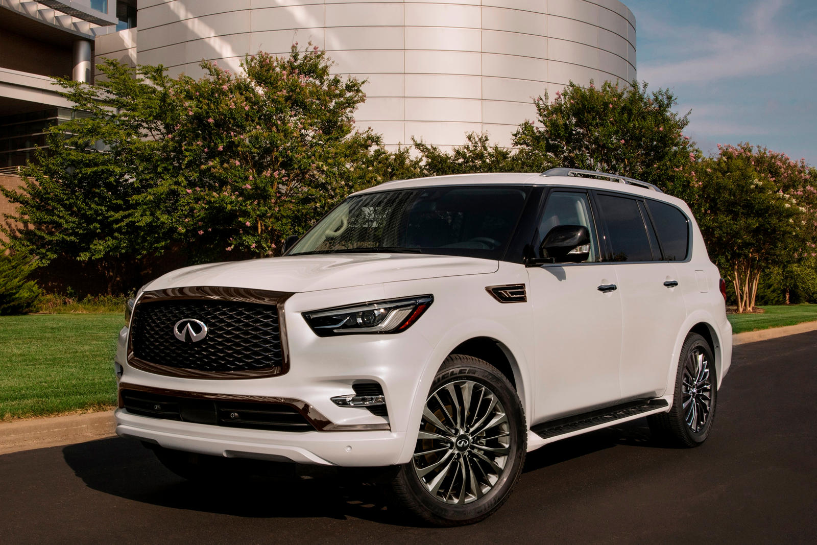 انفينيتي QX80 تحصل على تحديثات جديدة