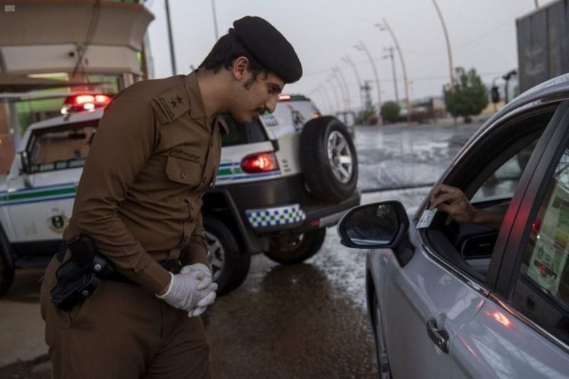 تنبيه مهم من أمن الطرق عند القيادة والرؤية غير واضحة