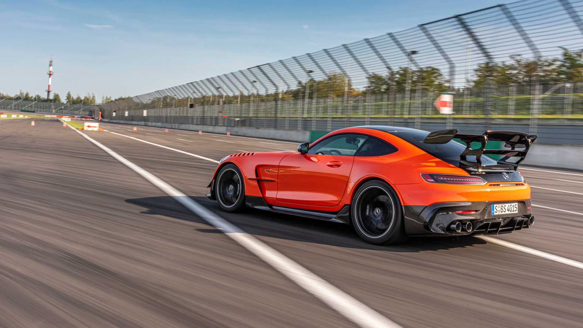 مرسيدس AMG GT بلاك سيريس 2021 حاملة الرقم القياسي للسرعة تكشف أسعارها الأمريكية 3