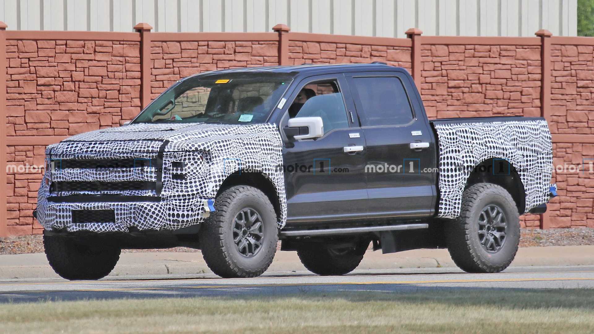 تحديد موعد تدشين فورد F-150 رابتر 2022+معلومات