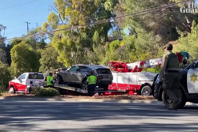 "بالصور" بطل الجولف تايجر وودز يتعرض لحادث عنيف في جينيسيس GV80 5