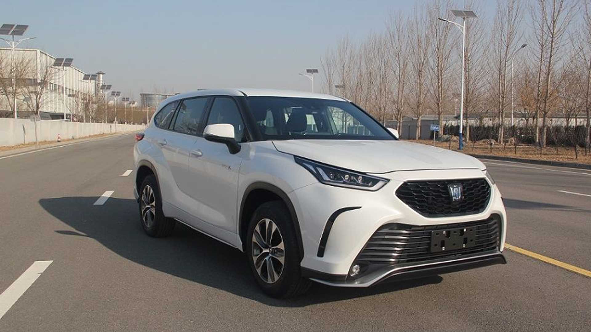 تويوتا كراون SUV الجديدة تظهر في الصين قبل التدشين