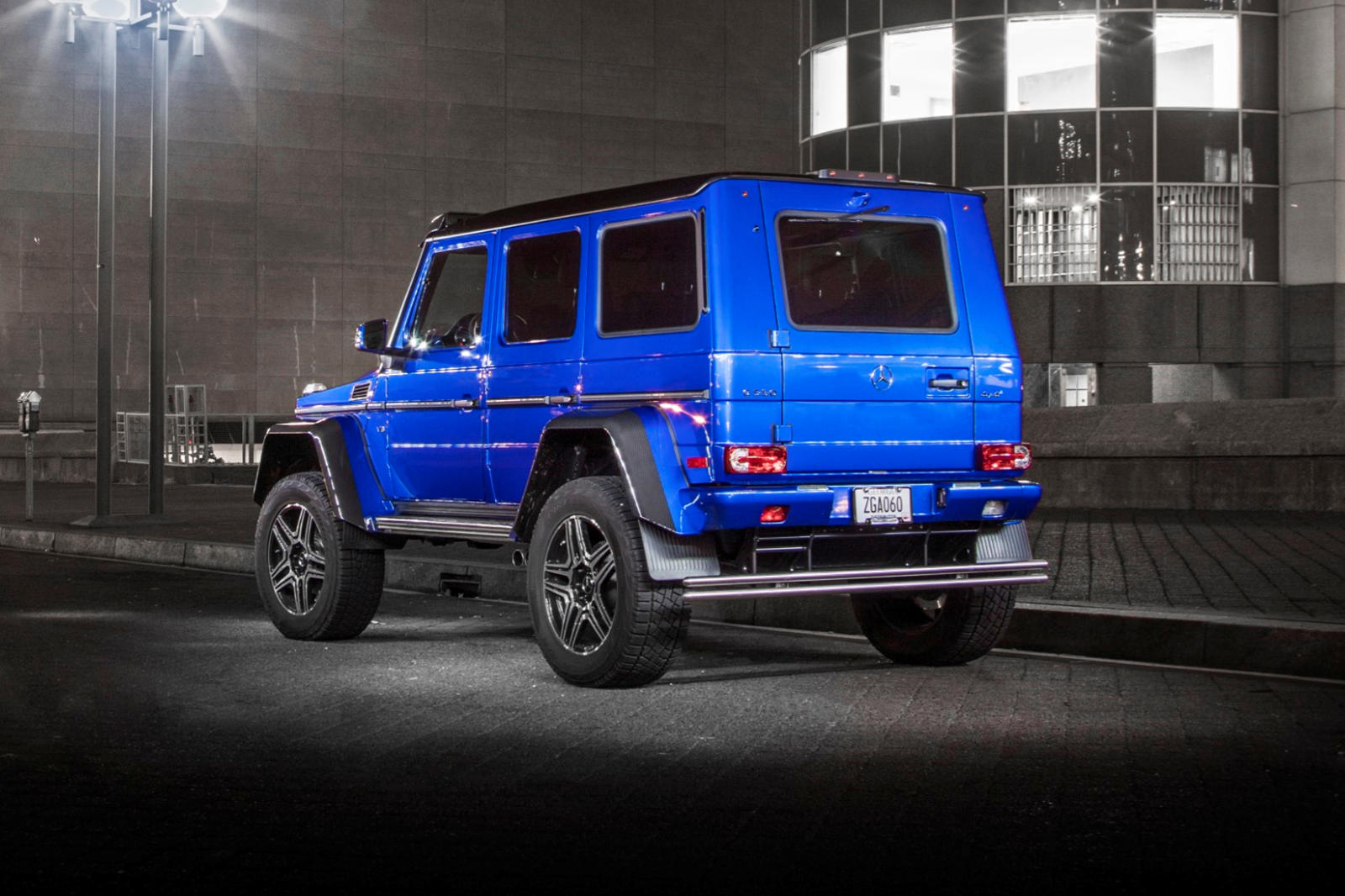 تيسلا موديل X تتغلب على مرسيدس G550 4x4 بتحدي شد الحبل 9