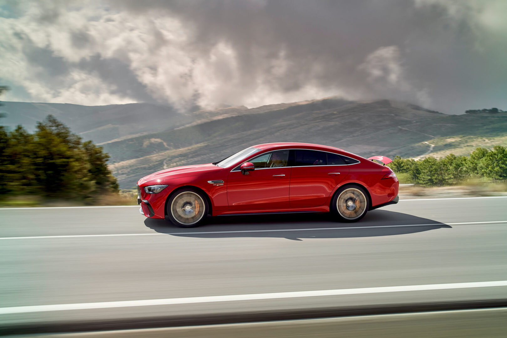 مرسيدس AMG GT 63 إي بيرفورمانس 2022 تنطلق بقوة 831 حصان! 17