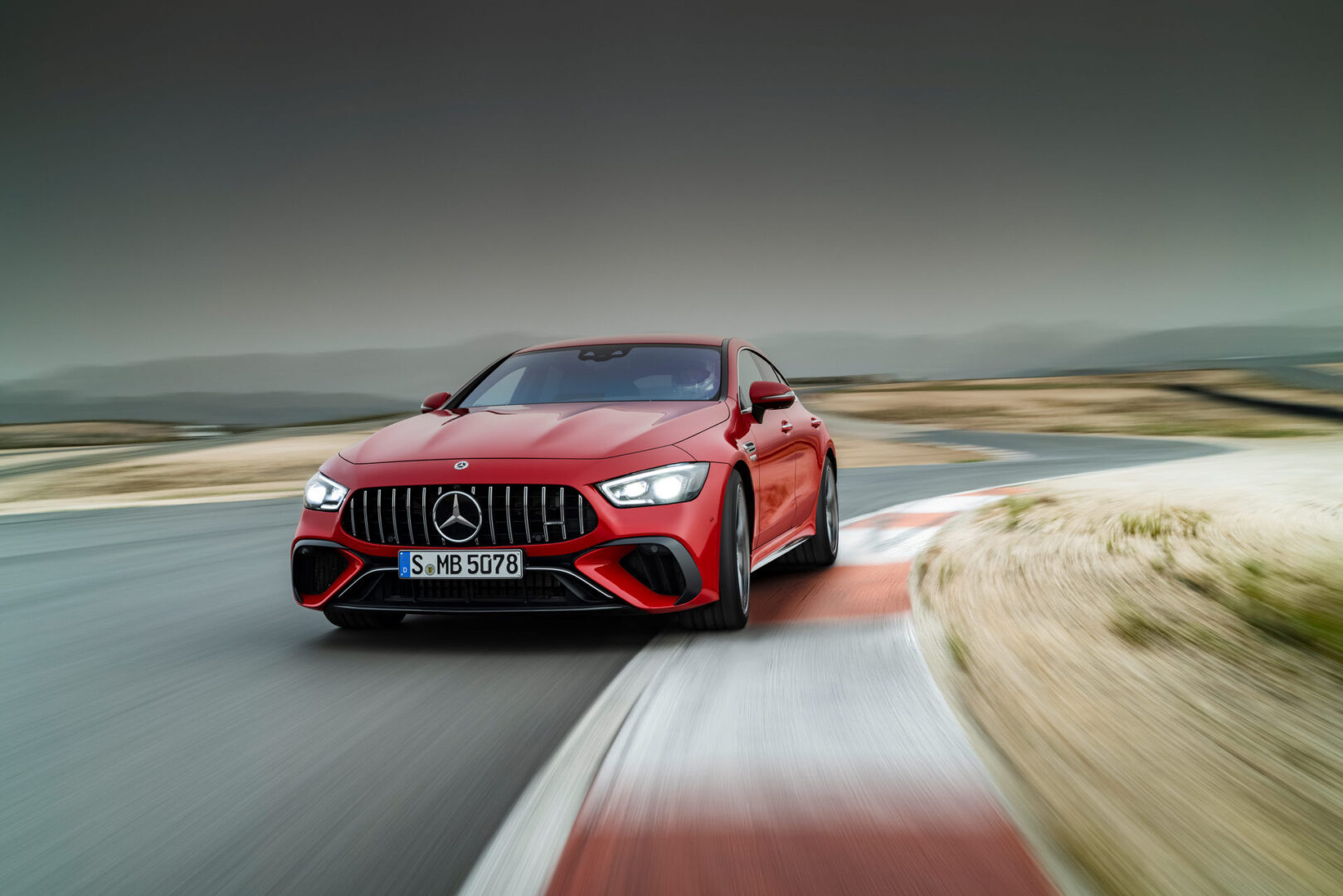 مرسيدس AMG GT 63 إي بيرفورمانس 2022 تنطلق بقوة 831 حصان! 5