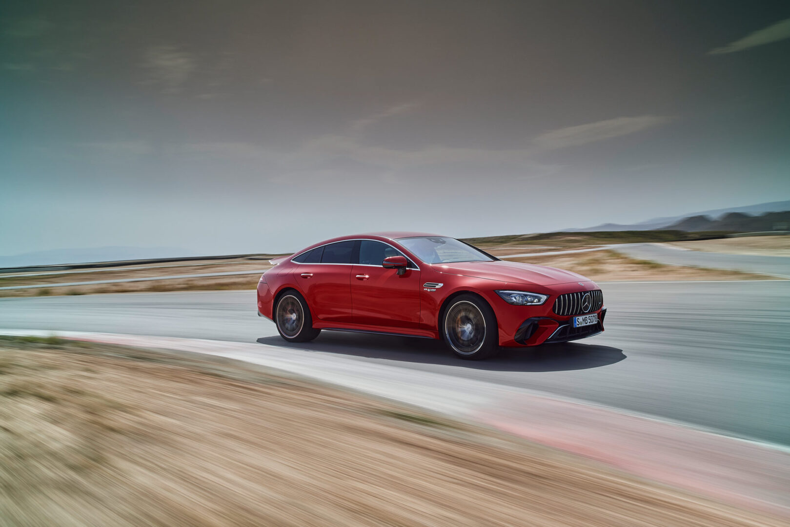 مرسيدس AMG GT 63 إي بيرفورمانس 2022 تنطلق بقوة 831 حصان! 9