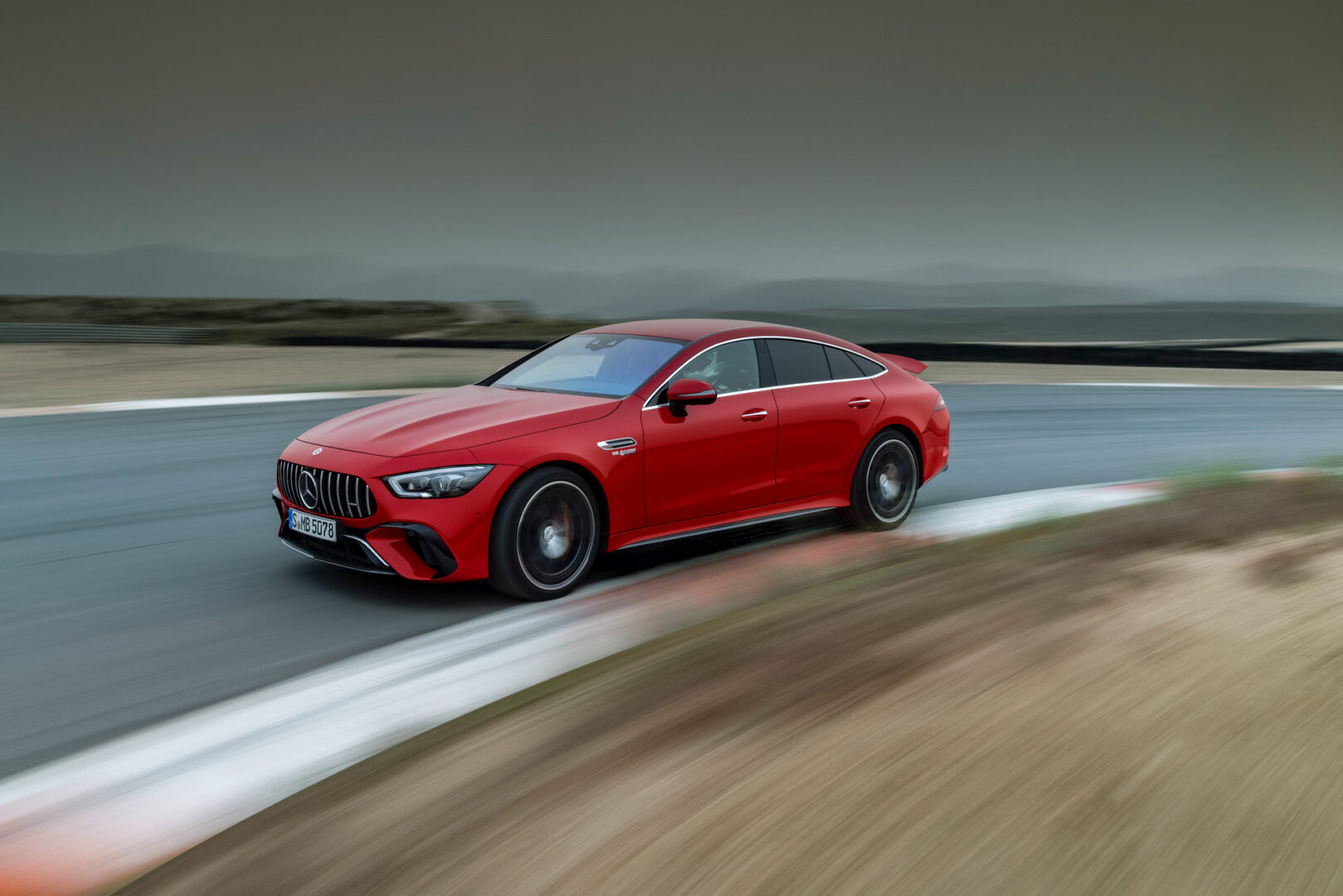 مرسيدس AMG GT 63 إي بيرفورمانس 2022 تنطلق بقوة 831 حصان! 10