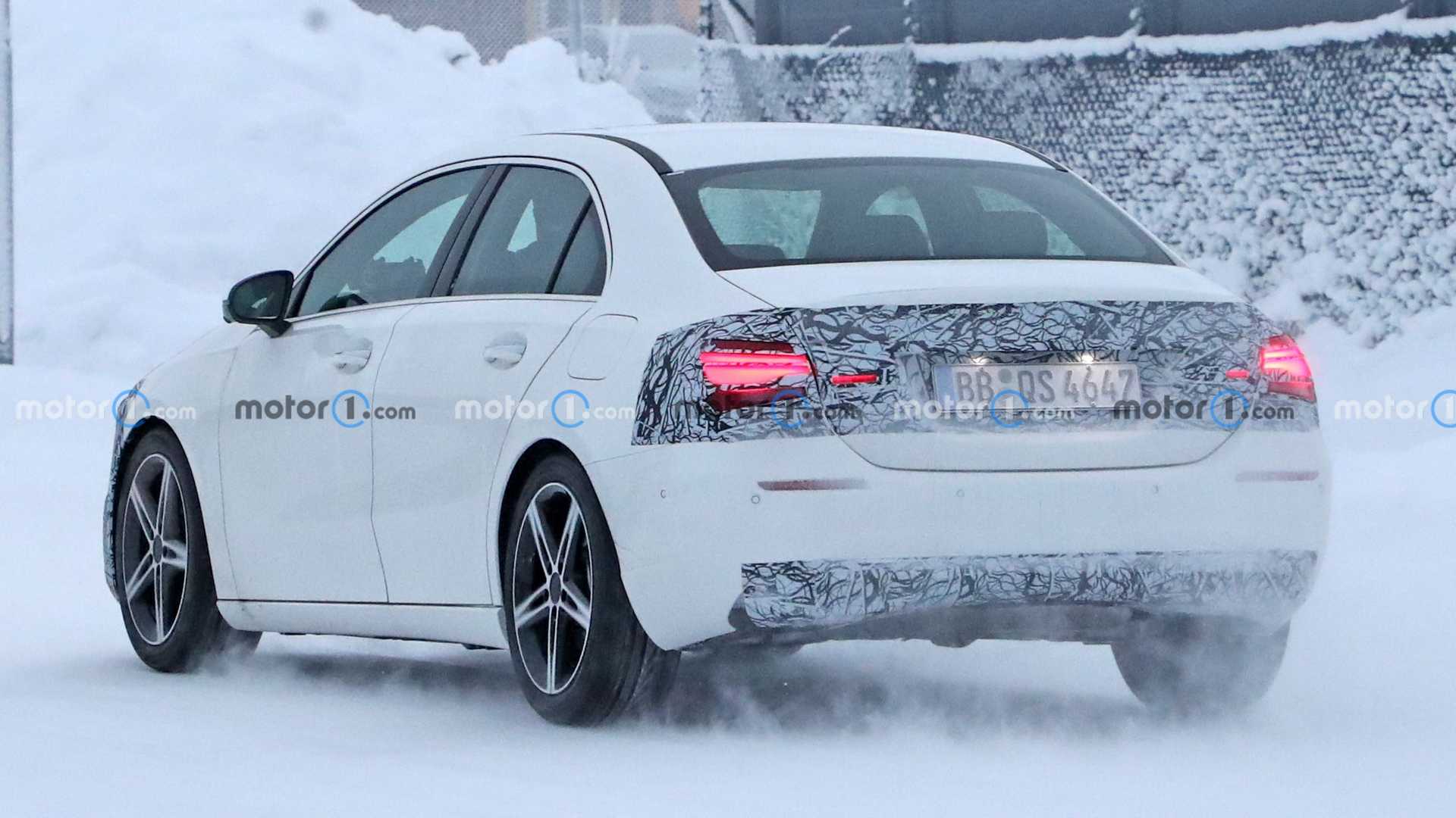 مرسيدس A-Class 2023 فيس ليفت تظهر أثناء اختبارها 9