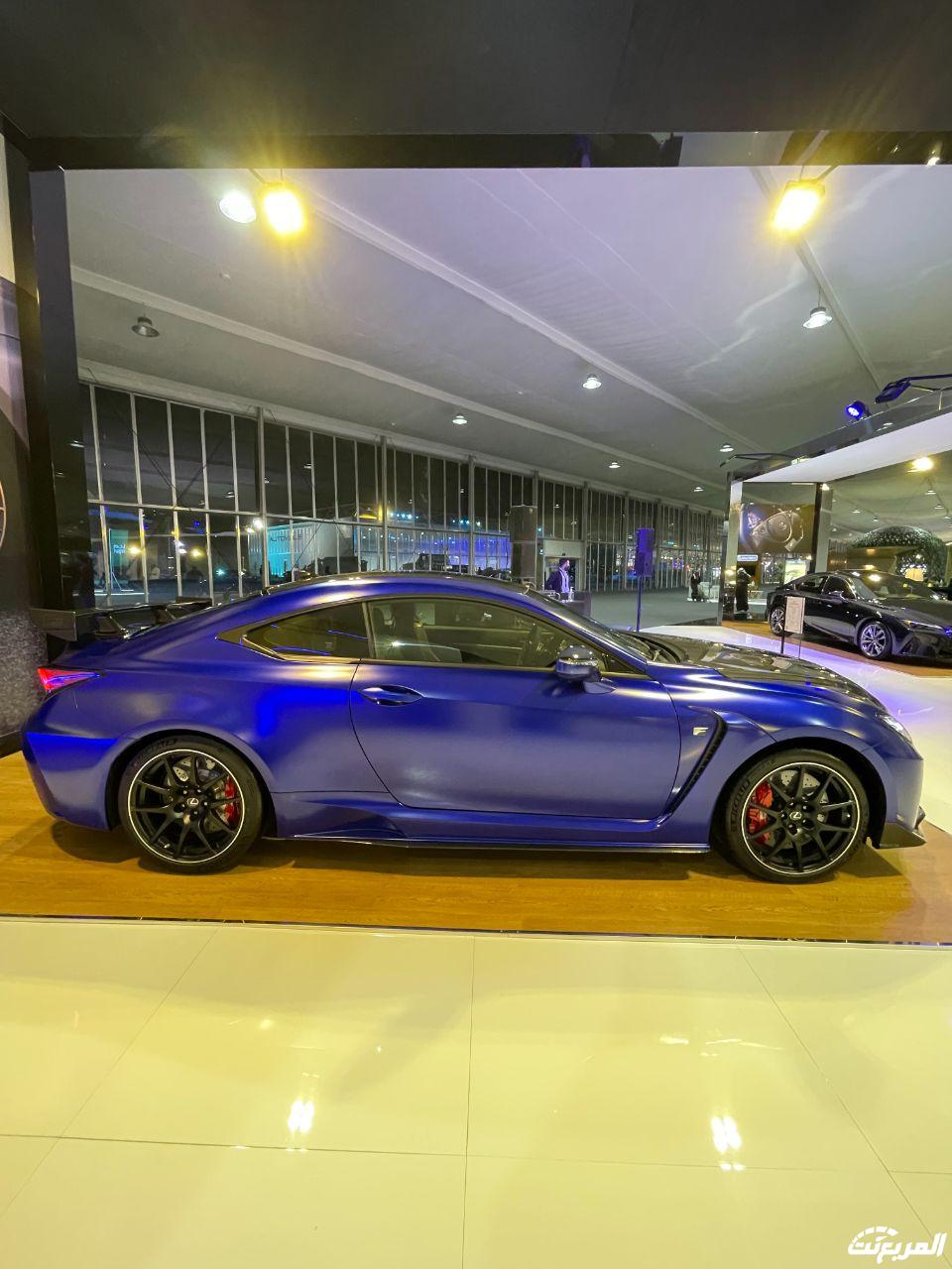 سيارة لكزس RC 2024 اصدار RC-F من الجنب