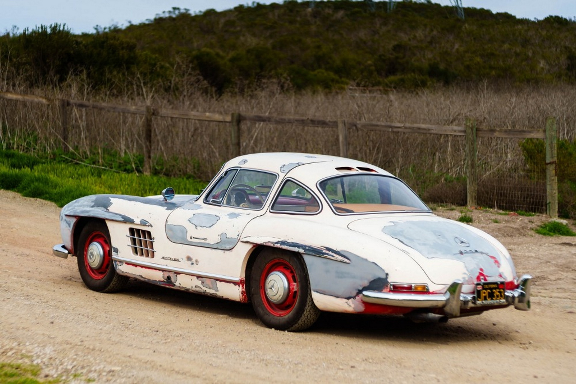 مرسيدس 300 SL Gullwing موديل 1956 مذهلة للبيع بسعر 5 مليون ريال 9