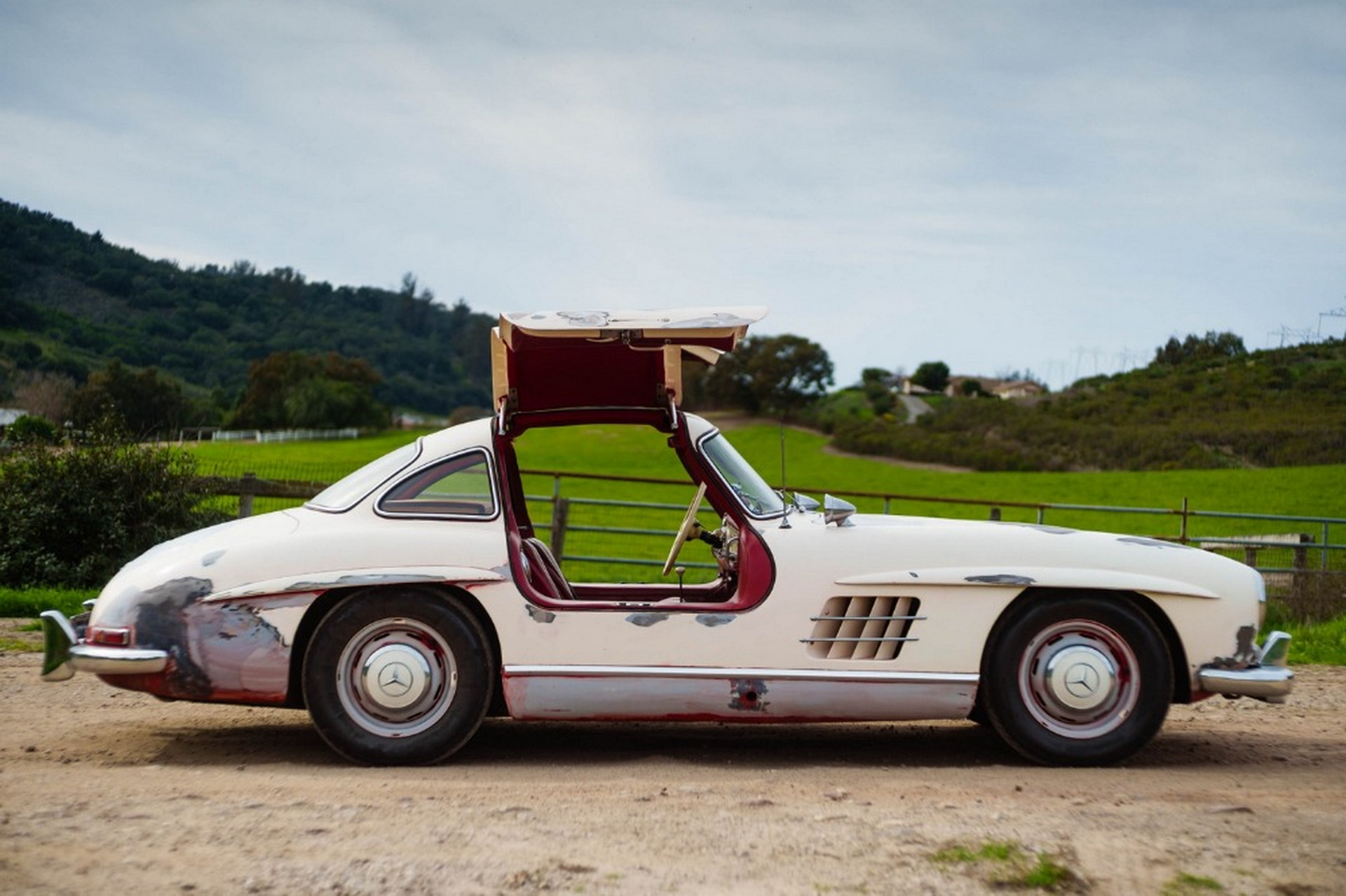 مرسيدس 300 SL Gullwing موديل 1956 مذهلة للبيع بسعر 5 مليون ريال 5