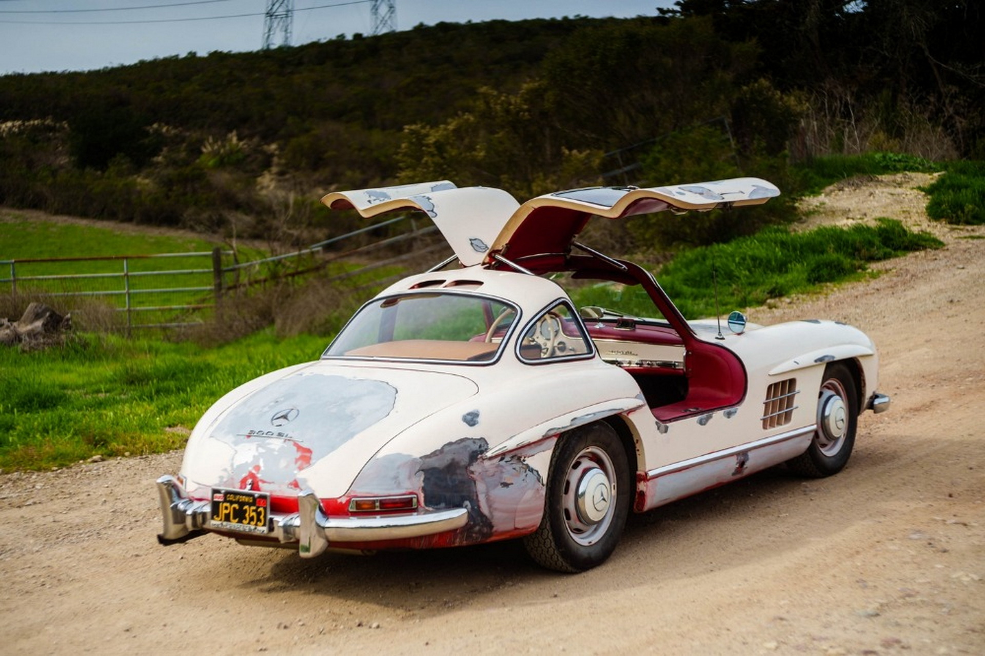 مرسيدس 300 SL Gullwing موديل 1956 مذهلة للبيع بسعر 5 مليون ريال 2