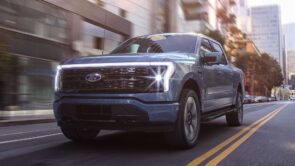 فورد تكشف موعد إنتاج F-150 لايتنينج 2022 الكهربائية الجديدة كلياً 6