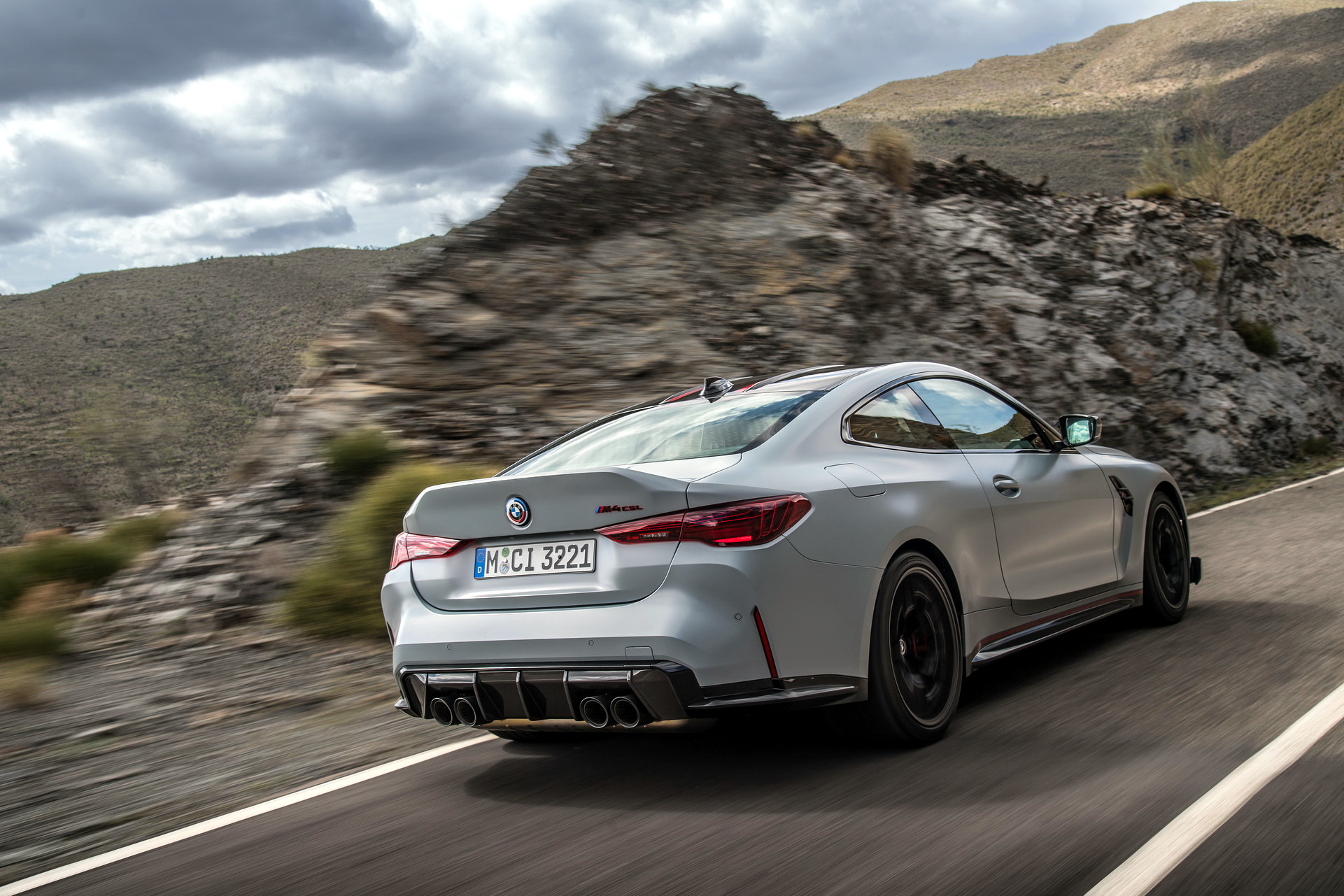 بي ام دبليو M4 CSL الجديدة هي أقوى سيارة في تاريخ الفئة الرابعة 7