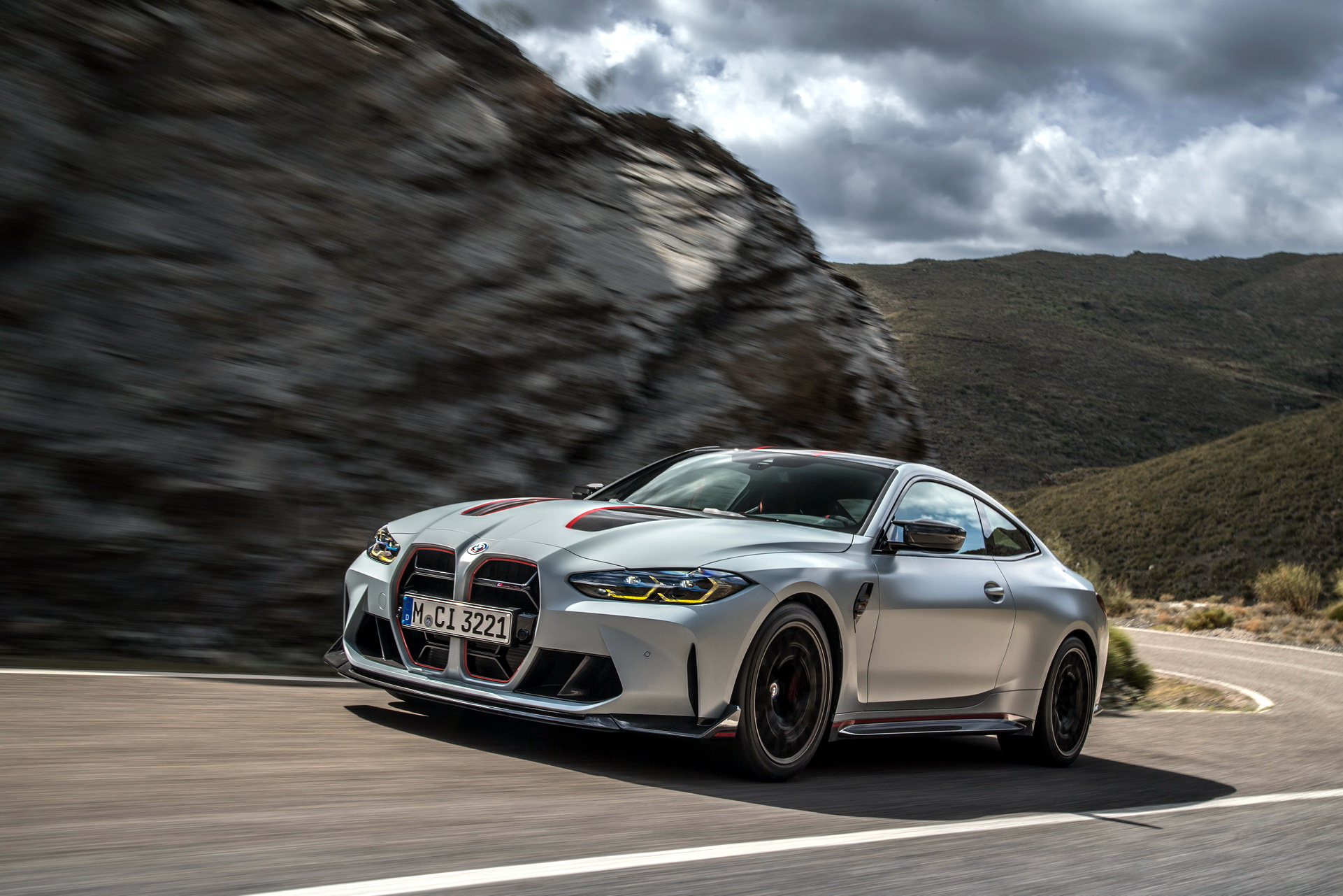 بي ام دبليو M4 CSL الجديدة هي أقوى سيارة في تاريخ الفئة الرابعة 10