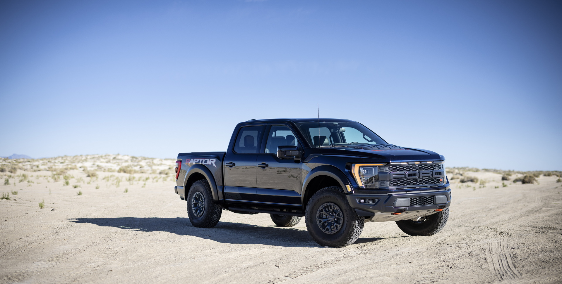 فورد F-150 رابتر R الأقوى في تاريخ الموديل تنطلق رسمياً بمحرك 8 سلندر سوبرتشارجر 5