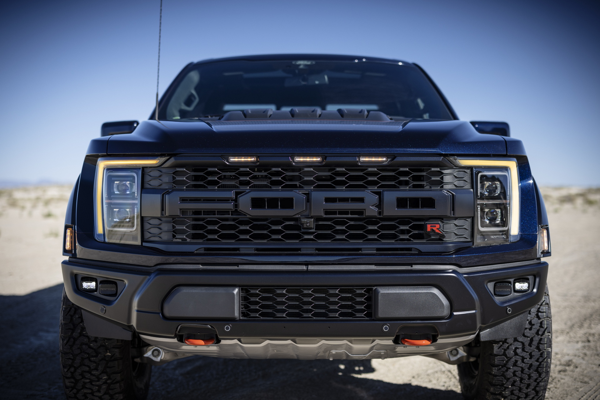 فورد F-150 رابتر R الأقوى في تاريخ الموديل تنطلق رسمياً بمحرك 8 سلندر سوبرتشارجر 7