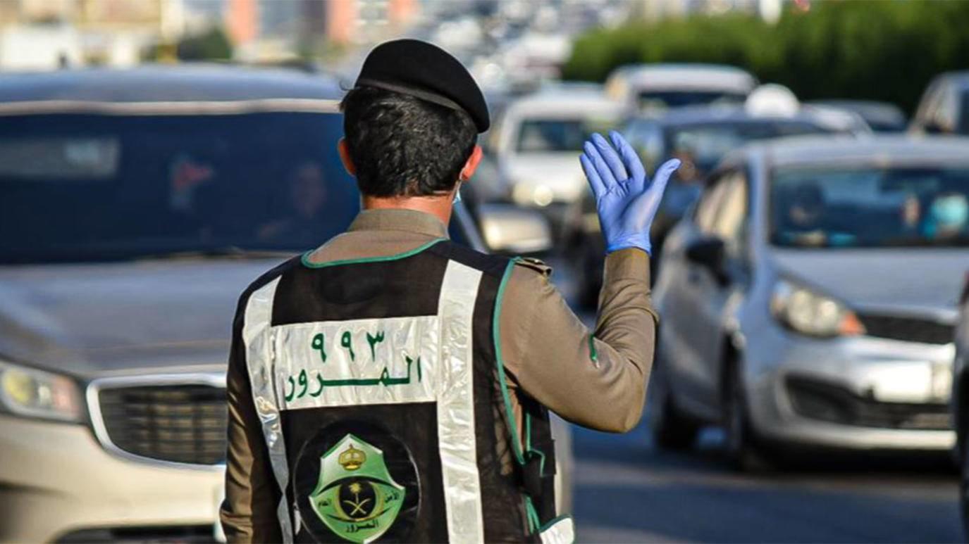 "المرور" يحدد مدة صلاحية قيادة السيارات برخصة دولية للزائرين  1