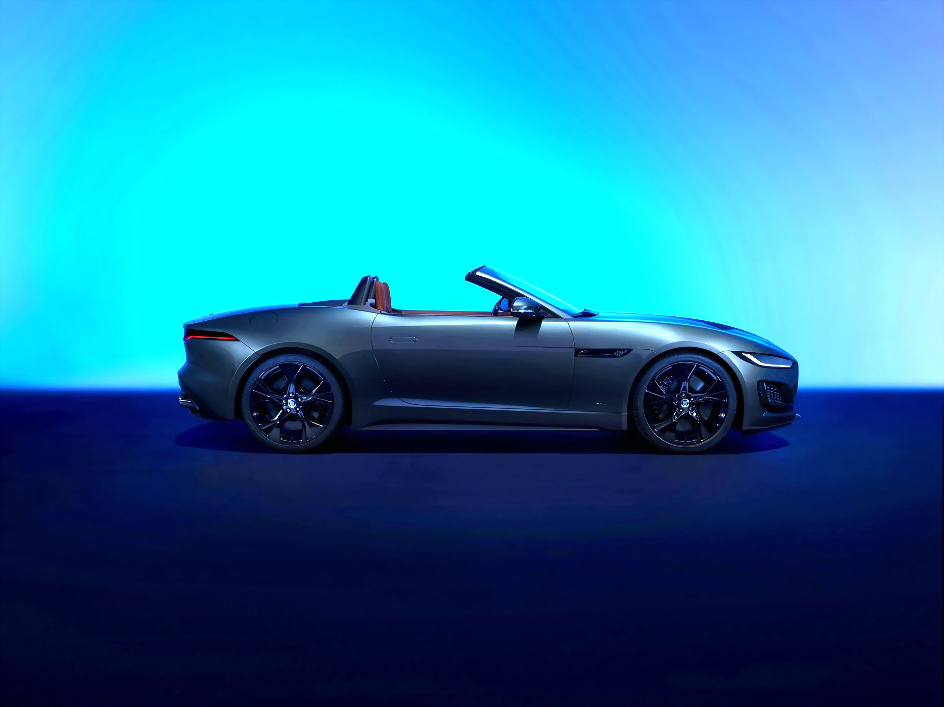 جاكوار F-Type تحصل على إصدار نهائي لتوديع الموديل الرياضي 10