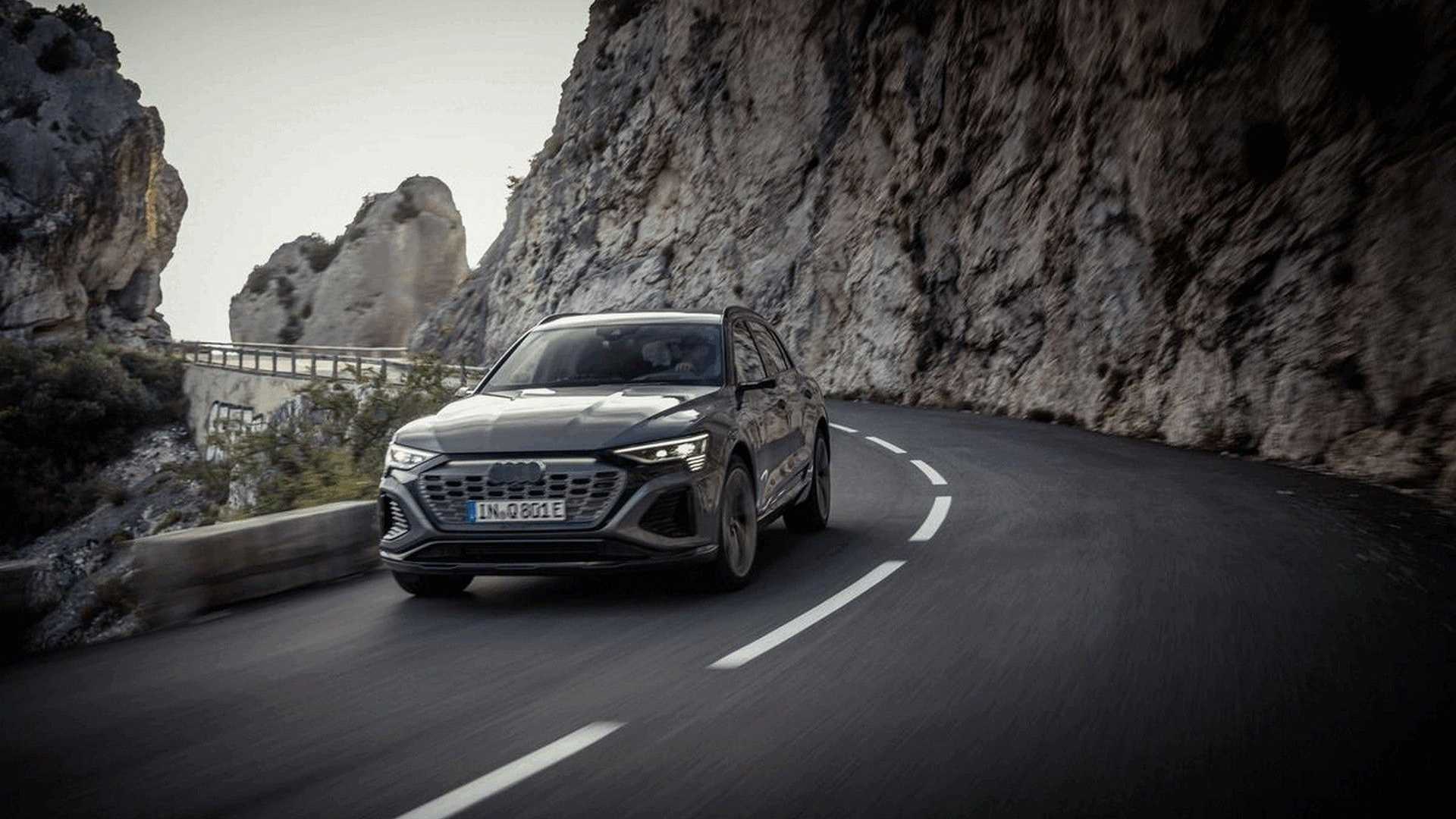 اودي Q8 اي ترون 2023 الجديدة كلياً هي أفخم وأقوى SUV كهربائية للعلامة 12