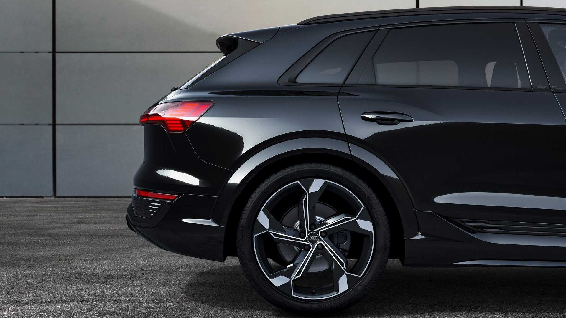 اودي Q8 اي ترون 2023 الجديدة كلياً هي أفخم وأقوى SUV كهربائية للعلامة 9